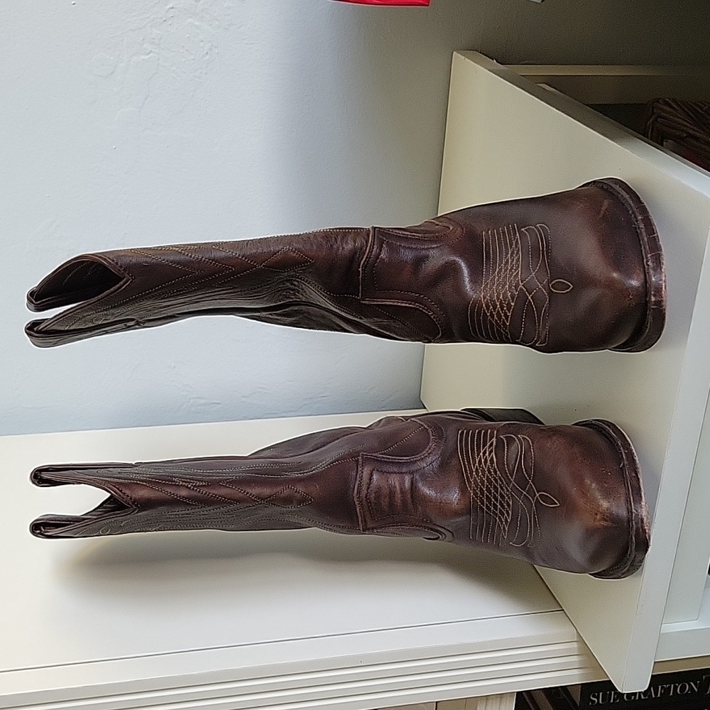 Frye ladies cowboy boots size 9B medium brown